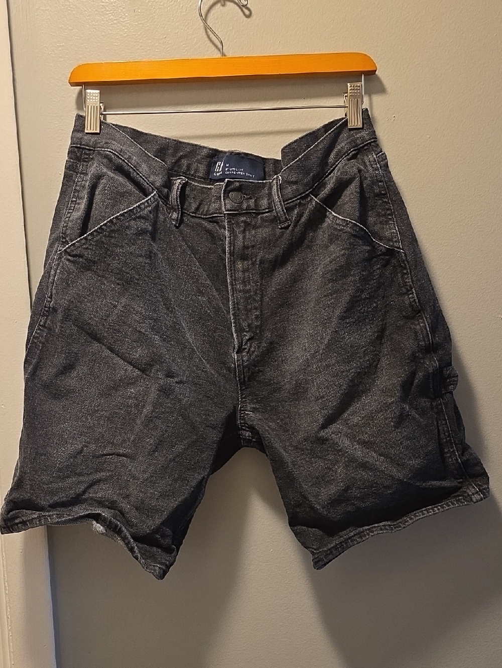 GAP Men's Washed Black Cargo Shorts
